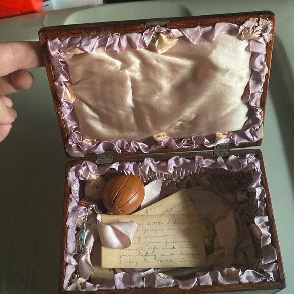 Jewelry - Antique Victorian Silk-Lined Keepsake Box with Contents